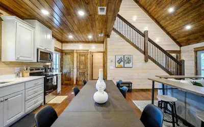 Photo 4 - Family-friendly Broken Bow Cabin w spa Game Room