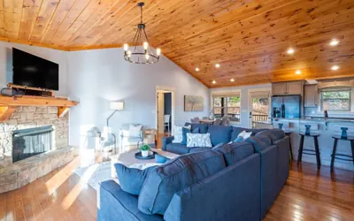 Photo 3 - Gorgeous Blue Ridge Views Spacious Retreat With spa