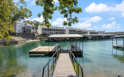 Photo 3 - Luxury Waterfront Lakehouse With Private Dock Views