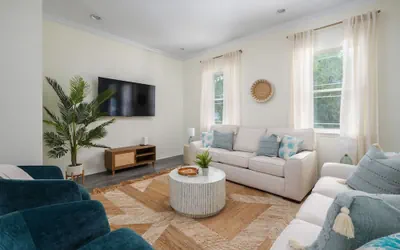 Photo 5 - Fun Airy Florida Vacation Home With Private Pool