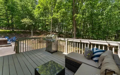 Photo 2 - Charming Poconos Retreat With hot tub Fireplace