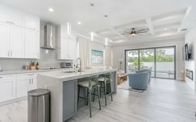 Photo 3 - Sparkling new Vanderbilt Beach Luxury Escape