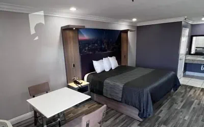 Photo 2 - Paradise Inn
