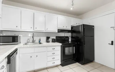 Photo 3 - Bay Harbor Sunset Apt 3A
