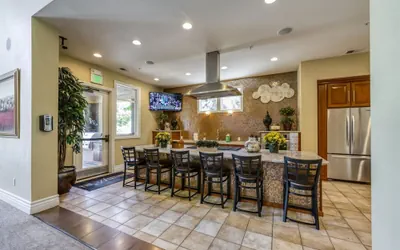 Photo 2 - New Luxurious 1BR Apartment Heated Pool Spa Sauna