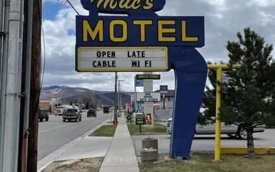 Mac's Motel