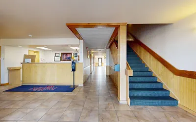 Photo 3 - Western Executive Inn