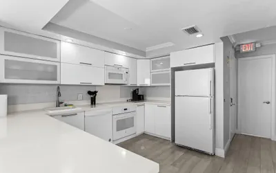 Photo 5 - Bay Harbor Sunset Apt 5A