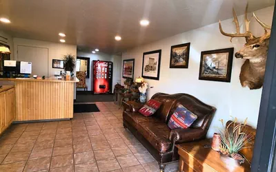 Photo 3 - New Western Inn & Suites