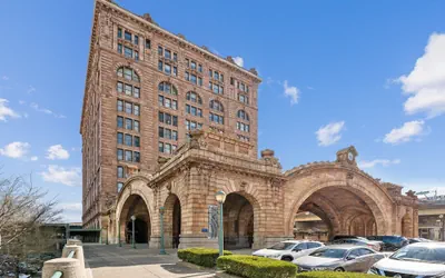 Photo 2 - Placemakr Downtown Pittsburgh at The Pennsylvanian