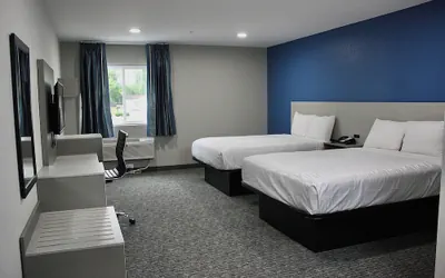 Photo 3 - Hummingbird Hotel
