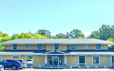 Photo 2 - OYO Hotel Jonesboro Near Atlanta Airport