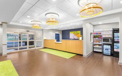 Photo 4 - Spark by Hilton Dothan