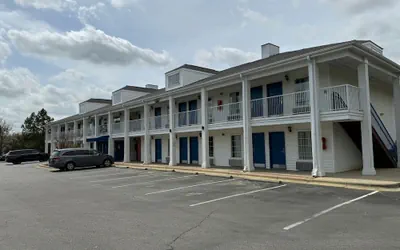 Photo 2 - Brentwood Inn & Suites