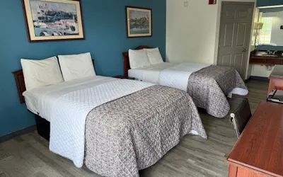 Photo 5 - Brentwood Inn & Suites