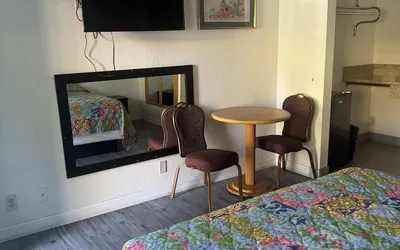 Photo 4 - All 8 Motel