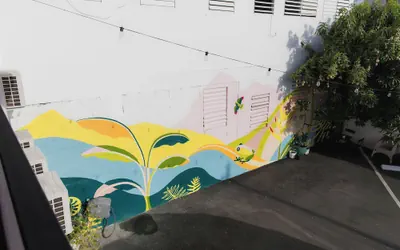 Room 8: Colorful Crash Pad Near Cerra Art