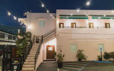 Room 10: Cozy Urban Hideaway in Arts District