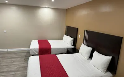Photo 2 - Avenue Motel