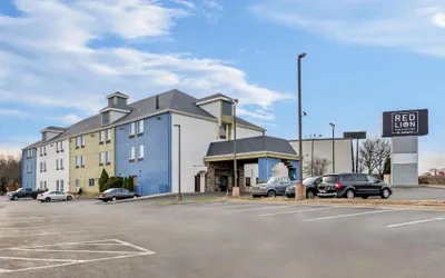 Photo 2 - Red Lion Inn & Suites Blue Springs