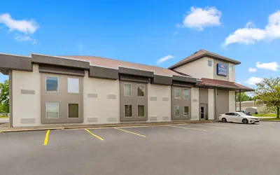 Photo 2 - Baymont by Wyndham Batavia - Darien Lake