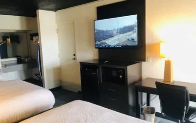 Photo 3 - Eglin Extended Stay Hotel, a Howard Johnson by Wyndham