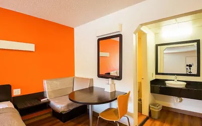 Photo 4 - Economy Hotel Kansas City
