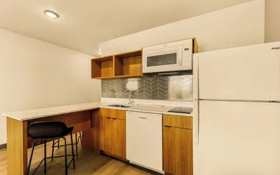 Photo 5 - LivAway Suites Seattle-Renton