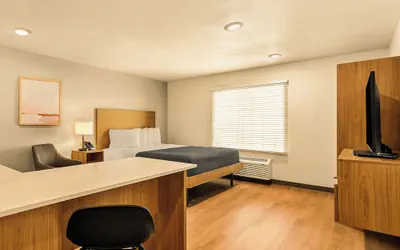 Photo 3 - LivAway Suites Seattle-Renton