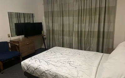Photo 5 - Economy Inn