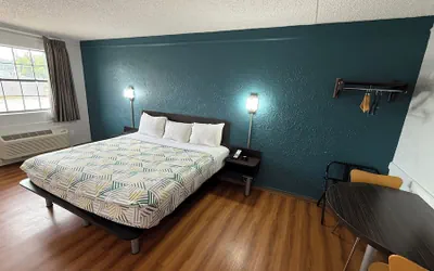 Photo 5 - Studio 6 - Beaumont, TX