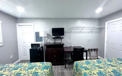 Photo 4 - Lemon Bay Motel