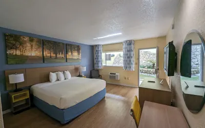 Photo 3 - University Inn Gainesville