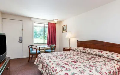 Photo 5 - Sunrise inn
