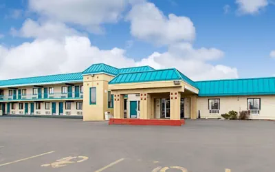 Photo 2 - Utica Stay Inn