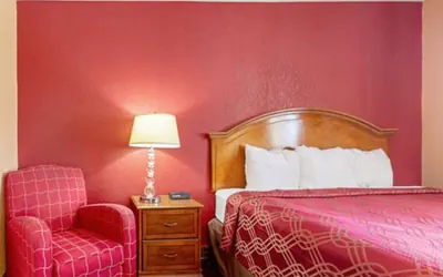 Photo 4 - Utica Stay Inn