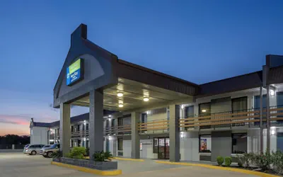 Photo 2 - SureStay by Best Western Gonzales