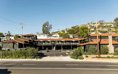 Woods Cove Inn