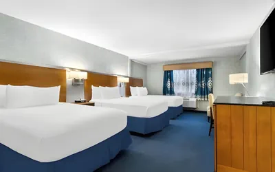 Photo 2 - SureStay by Best Western Bakersfield Central