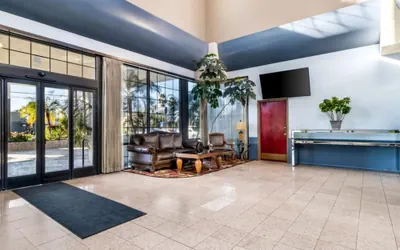 Photo 4 - SureStay by Best Western Bakersfield Central