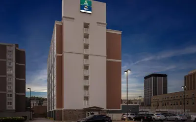 Photo 2 - Suburban Studios Charleston - Civic Center