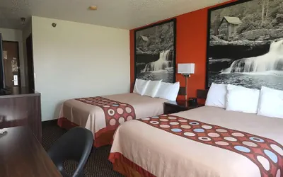Photo 4 - Hillside Inn & Suite