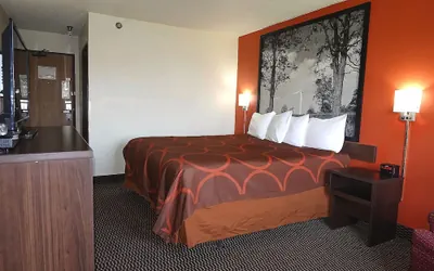 Photo 5 - Hillside Inn & Suite