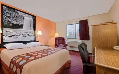 Photo 3 - Hillside Inn & Suite