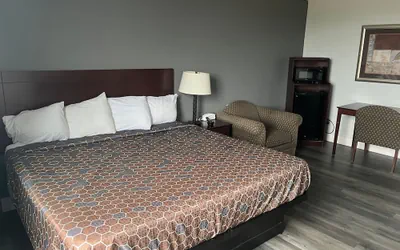 Photo 4 - Coratel Inn and Suites By Jasper Roseville