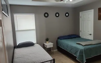 Photo 4 - 2 Bedrooms Apt Near Univeristy