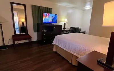 Photo 4 - Riverside Motel