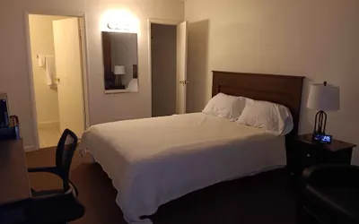 Photo 5 - Leisure Lodge Motel