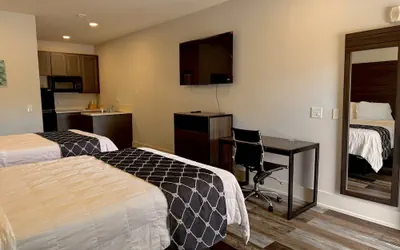 Photo 3 - Garden Inn Express