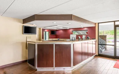 Photo 4 - Econo Lodge Hickory